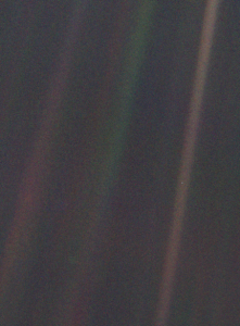 Pale_Blue_Dot_Earth_from_far_away